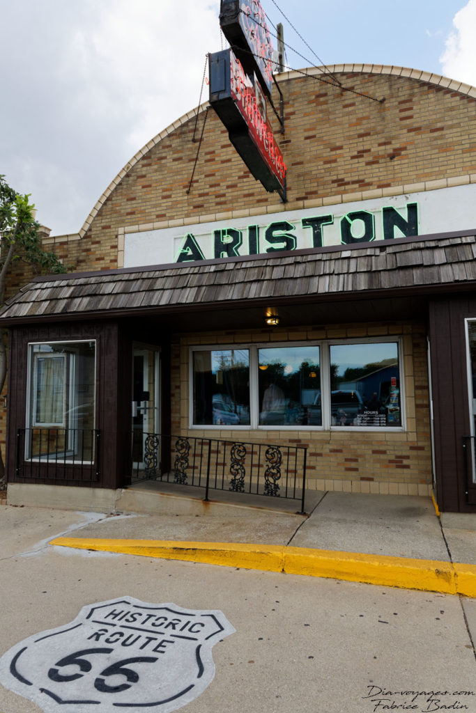 Septembre 2018 ÉtatsUnis Illinois Litchfield Ariston Café